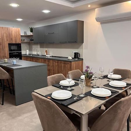 3 Bedroom Seaside Luxury Accommodation - Sleeps 8 เซนต์พอลส์เบย์ ภายนอก รูปภาพ